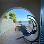 منتجع Alonissos And