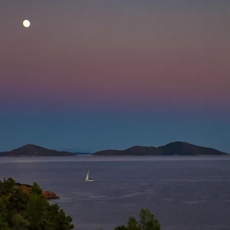 Alonissos And 4*