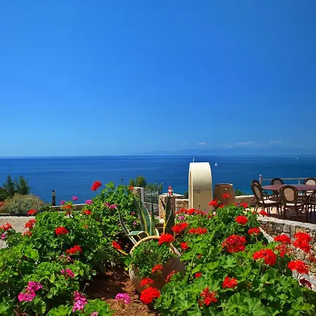 Alonissos And Semesteranläggning (resort)
