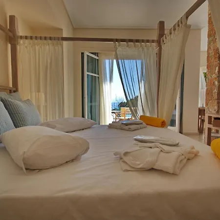 Alonissos And Θέρετρο Ισώματα