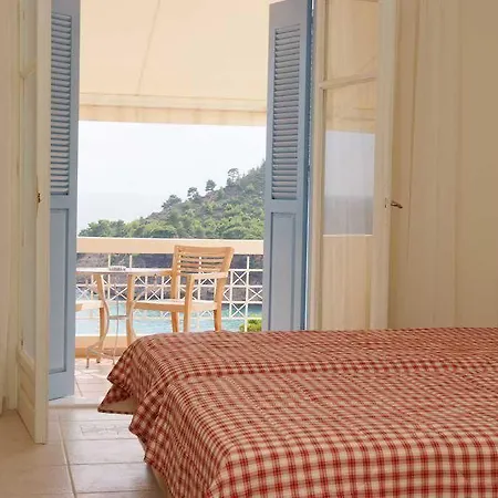 Alonissos And リゾート