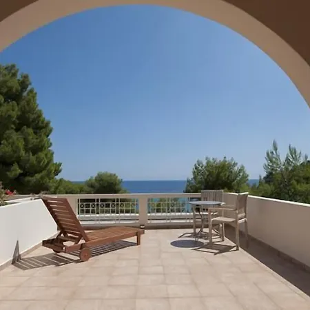 Alonissos And Ισώματα