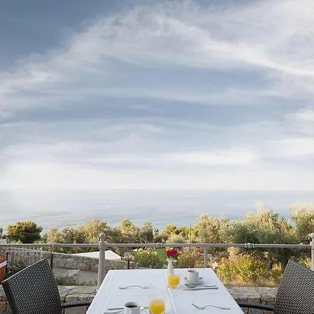 Alonissos And Θέρετρο Ισώματα