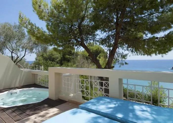 Alonissos And Ισώματα